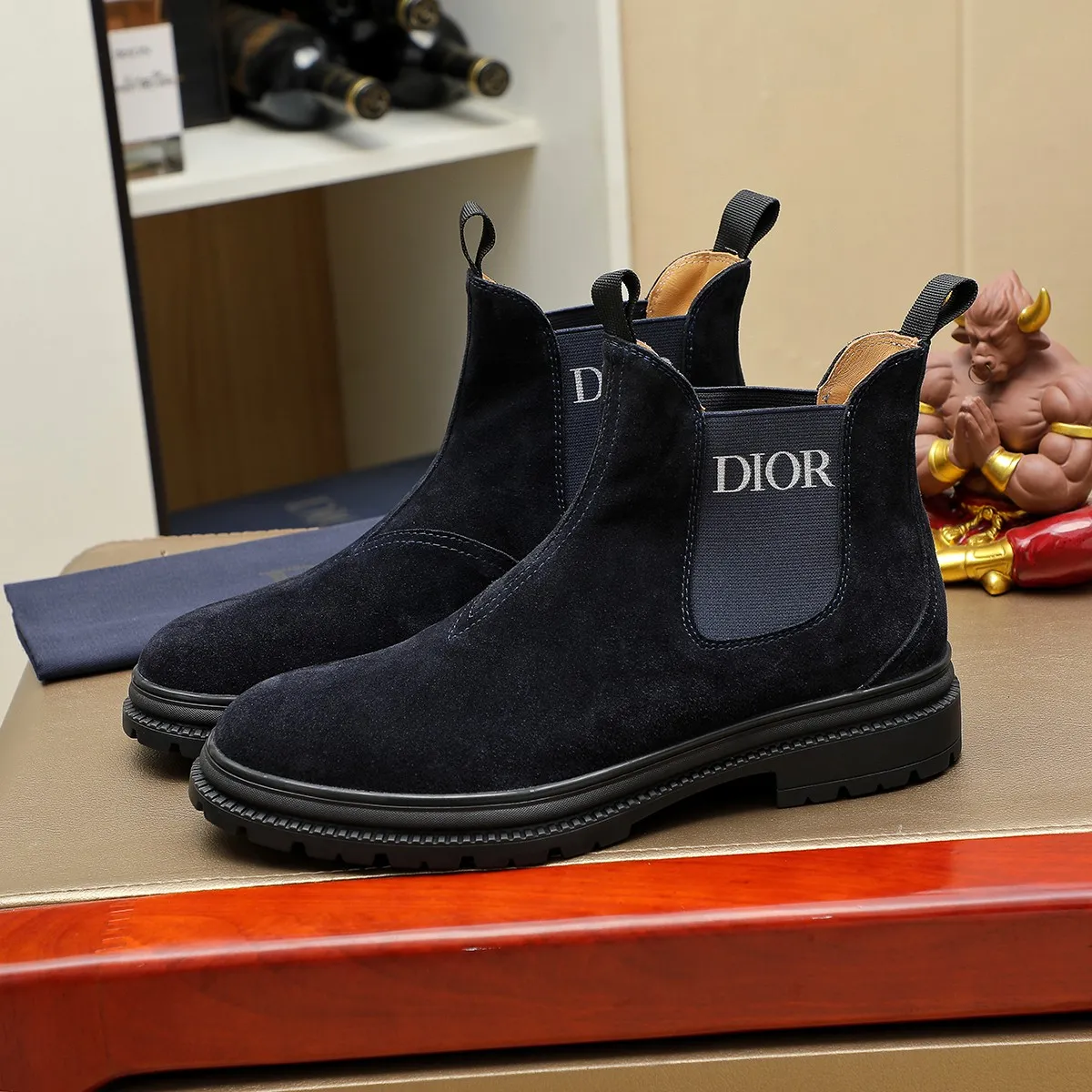 Ex-factory price: 480⌚️⌚️"Dior" Gaobang short boots⚠️⚠️Top purchasing agent🔍🔍Men's 2023HK counters are on sale simultaneously. Sole: The original sole is specially provided by the original factory. The exclusive movable molded sole is super comfortable. The original factory and the single product are handmade🔍🔍. The details determine the quality. We only make shoes with care. You can enter and exit the counter at will. Welcome to compare. 🇮🇹Size: 38-444️⃣Colors available
